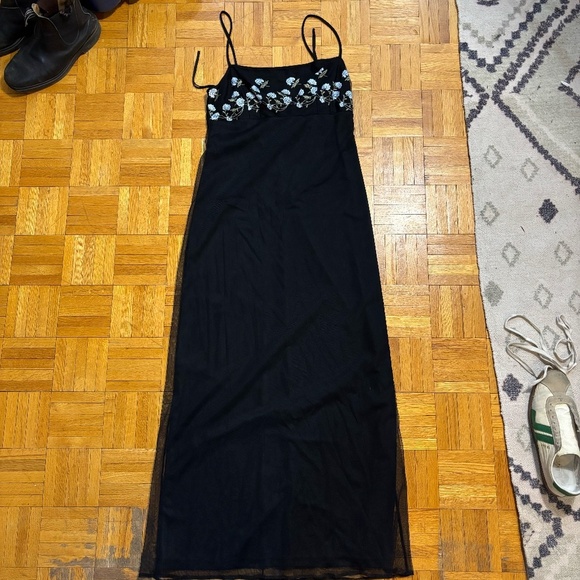 SHE'S ALL THAT- long mesh dress with flowers - Picture 3 of 7